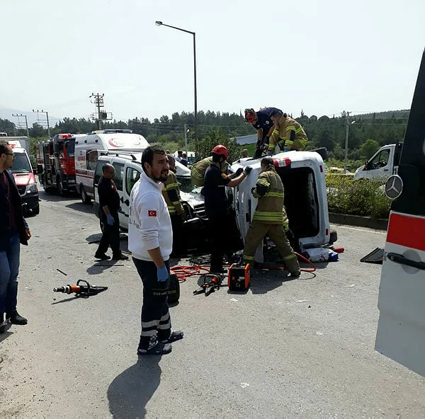 İzmir'de korkunç kaza: 3'ü çocuk 7 kişi hayatını kaybetti-4