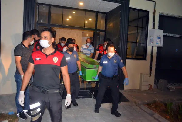 annesi-ve-kardesini-olduren-hatay-vali-yardimcisi-annem-beni-hic-sevmedi-evde-yaptigi-yemegin-bile-parasini-istiyordu-1628674397798.jpg Annesi ve kardeşini öldüren Hatay Vali Yardımcısı: Annem beni hiç sevmedi evde yaptığı yemeğin bile parasını istiyordu-4