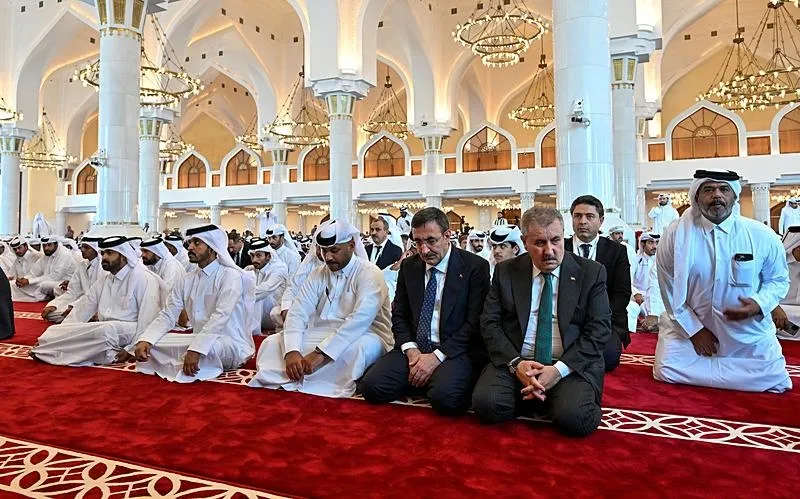 İsmail Haniye için Türk bayrakları yarıya indirildi! Katar'da son yolcuğuna uğurlandı: Türkiye'den üst düzey katılım-6