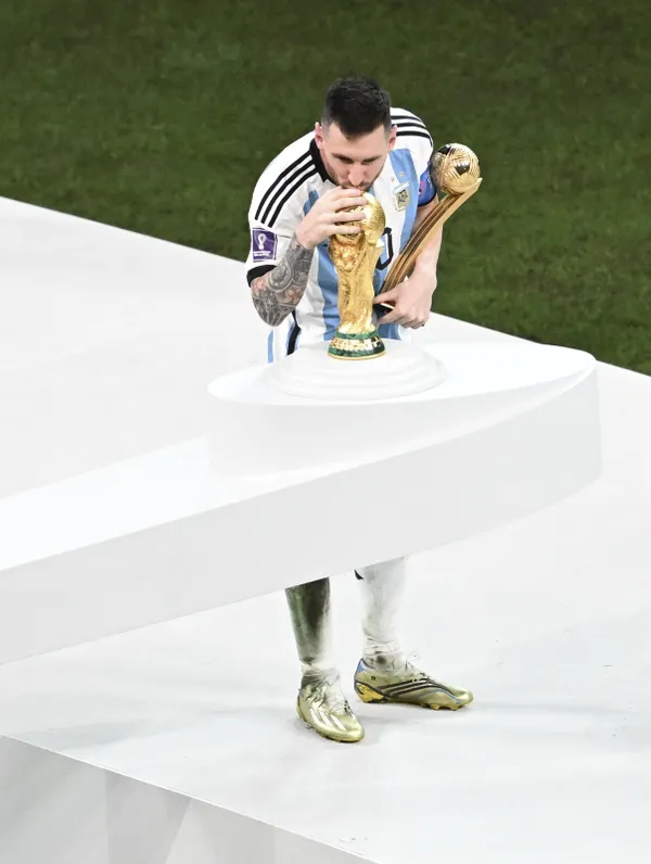 dunya-kupasinin-en-iyisi-maestro-messi-kirilmadik-rekor-birakmadi-o-listeye-de-girdi-1671437379852.jpg