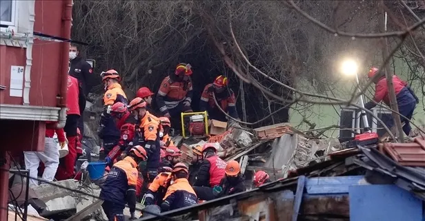 Fatih'te binanın çökmesiyle enkaz altında kalmışlardı: 2'si taburcu edildi