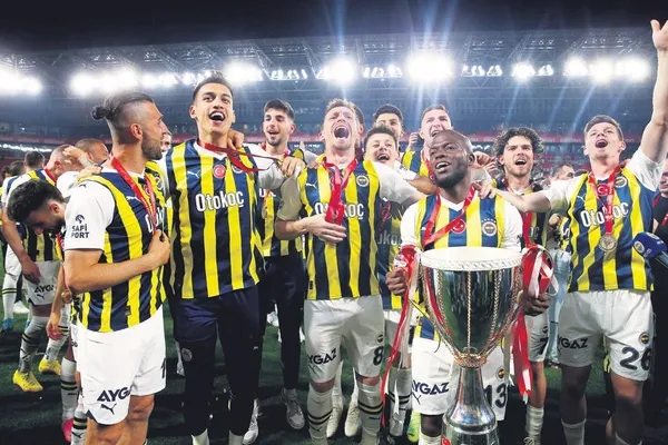 kanaryadan-10-yil-aranin-ardindan-hasreti-bitiren-zafer-sari-lacivertliler-medipol-basaksehiri-2-0-yenerek-zaf-1686521393488.jpeg Kanarya'dan 10 yıl sonra hasreti bitiren zafer! Sarı-Lacivertliler Medipol Başakşehir'i 2-0 yenerek zafere ulaştı...-6