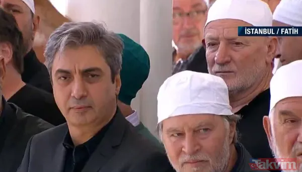 Şaşmaz, Mutasavvıf, Müzisyen Ve Yazar Ömer Tuğrul İnançer'in Cenaze Namazında Saf Tuttu, Dualar Etti.