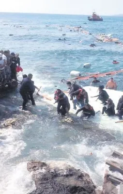 Göçmen teknesi battı