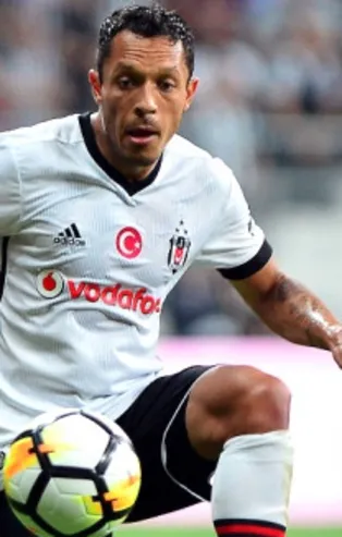 Adriano yönetimin teklifini bekliyor