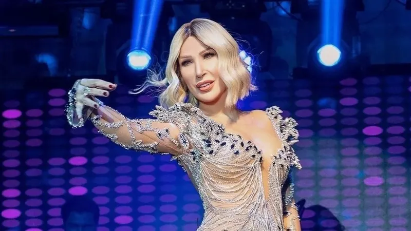 61lik-seda-sayanin-genclik-sirri-ne-tek-yontemle-20liklere-tas-cikariyor-esi-caglar-oktenle-yas-farki-olay-ola-1721904418075.jpeg Tek metotla 20 yaş gençleşiyor! 61'lik Seda Sayan'ın gençlik sırrı ne? Eşi Çağlar Ökten'le yaş farkı olay olmuştu! 'Her gece...'-5