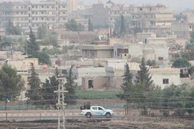 YPG'li teröristlerin sınırdaki hareketliliği görüntülendi