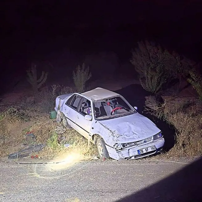 Bilecik’te otomobil devrildi: 2’si çocuk 3 yaralı