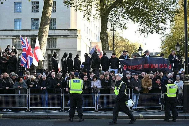 londranin-kalbinde-gazze-icin-milyon-yuruyusu-katil-netanyahu-destekcilerinden-gostericilere-tehdit-bekleyeceg-1699700224094.jpeg Londra’nın kalbinde Gazze için “Milyon Yürüyüşü”! Katil Netanyahu destekçilerinden göstericilere tehdit: Bekleyeceğiz-1