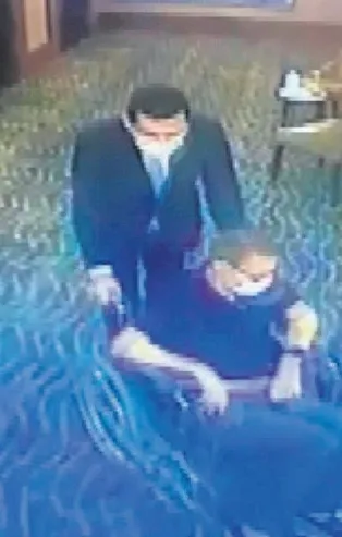 Andre Vltchek tekerlekli sandalyede