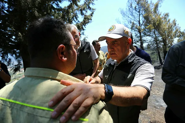 baskan-erdogan-datcada-orman-yanginiyla-mucadele-eden-ekiplere-tesekkur-etti-1657820570318.jpg Başkan Erdoğan, Datça'da orman yangınıyla mücadele eden ekiplere teşekkür etti-3