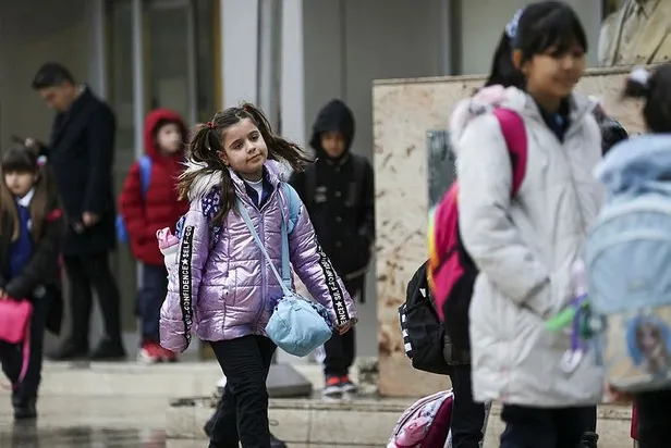 Asrın felaketi sonrası 71 ilde öğrenciler ders başı yaptı! Deprem bölgesinde okullar ne zaman başlayacak?-4