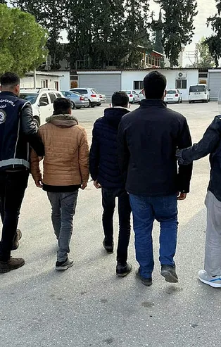 Adana'da 3 göçmen kaçakçısı tutuklandı