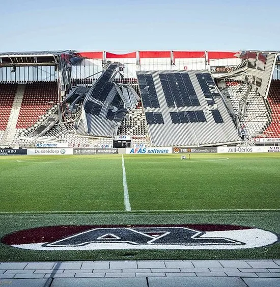 AZ Alkmaar'ın stadının çatısı çöktü - 1