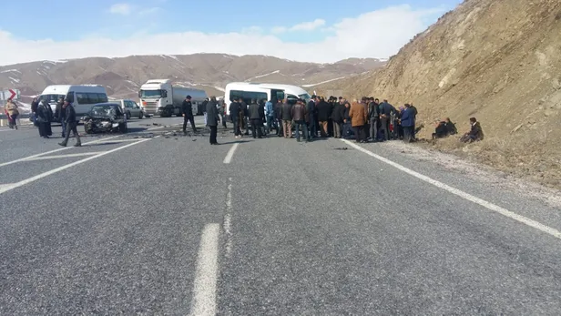 Van'da yol ortasında can pazarı! Kurtarılmayı böyle beklediler-1