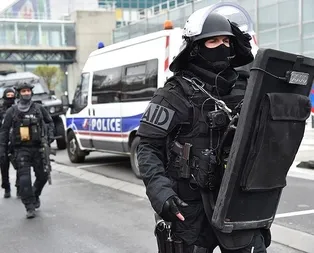 Paris’te iki saldırı