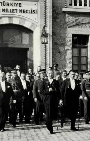 Bağımsızlığımızın sesi tam 100 yıl önce Gazi Mustafa Kemal Atatürk’ün öncülüğünde kurulan Meclis’ten yükseldi
