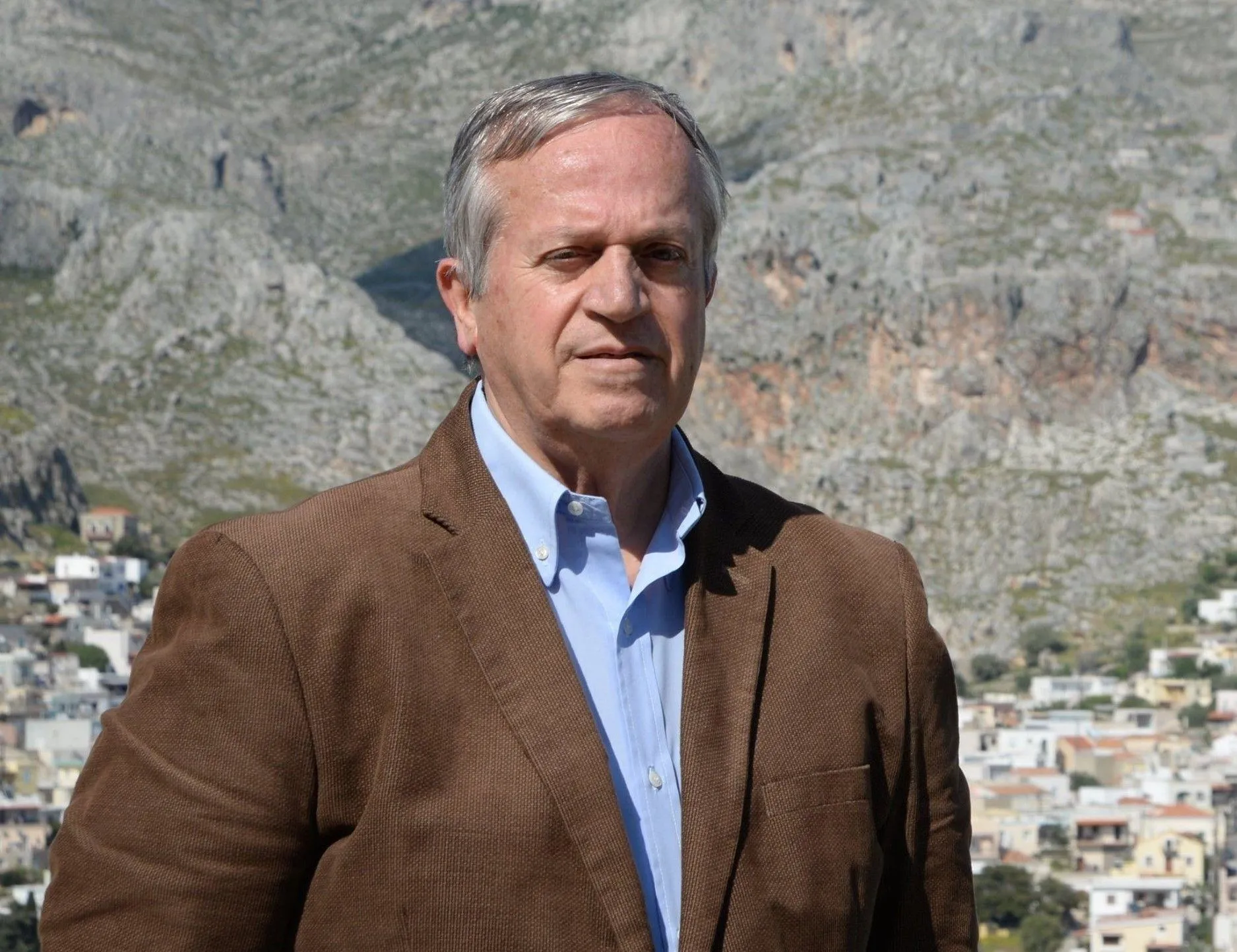 Yunan yine oyun peşinde