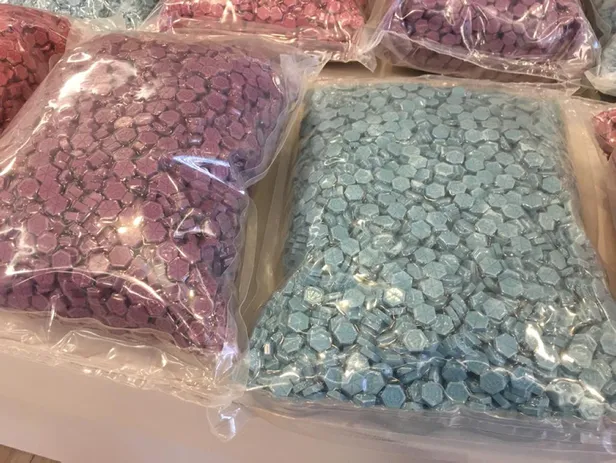 İstanbul'da lüks rezidansa baskın: 38 milyon liralık uyuşturucu ele geçirildi-4