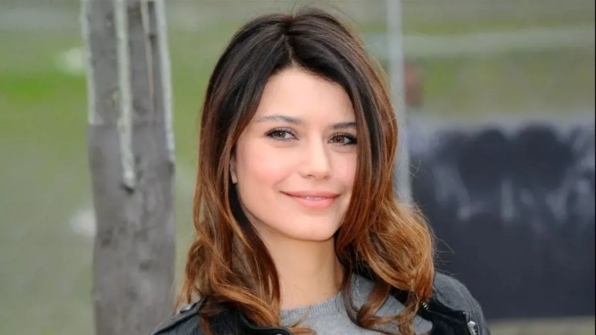 Beren Saat'e rekor ücret!