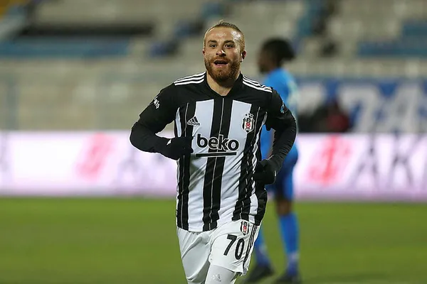 son-dakika-galatasaray-maci-oncesi-besiktasta-aboubakar-nkoudou-ve-gokhan-torenin-son-durumu-belli-oldu-1620209853727.jpg SON DAKİKA! Galatasaray maçı öncesi Beşiktaş'ta Aboubakar, N'Koudou ve Gökhan Töre'nin son durumu belli oldu-4