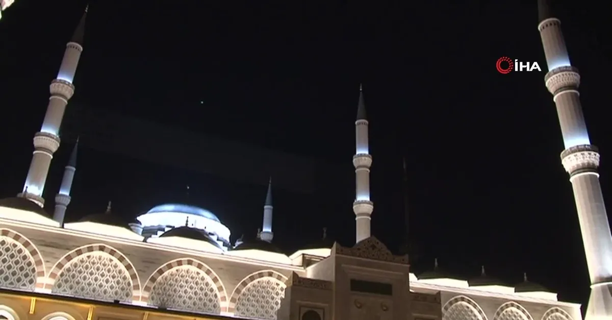 Çamlıca Camii'nde ilk ezan okundu