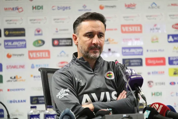 fenerbahcede-hocalar-gecici-hasar-kalici-puan-kaybi-30-oldu-1641975435671.jpg Fenerbahçe'de hocalar geçici hasar kalıcı! Puan kaybı 30 oldu-2
