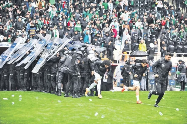 ingiliz-medyasindan-galatasaray-taraftarini-heyecanladiran-firmino-iddiasi-1678145779672.jpeg İngiliz medyasından Galatasaray taraftarını heyecanladıran Firmino iddiası-9