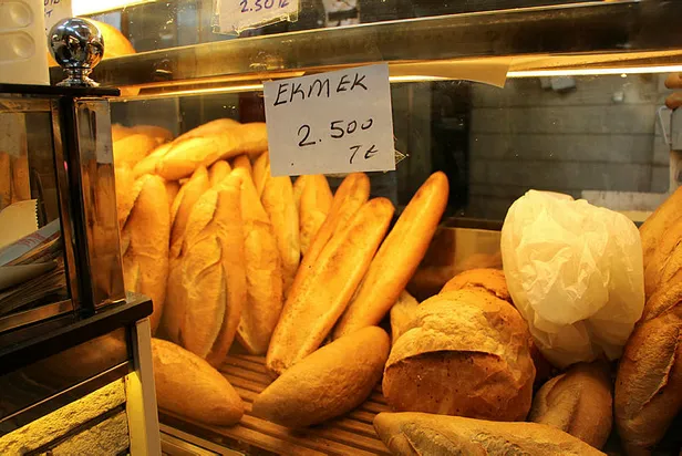 istanbulda-ekmek-zammi-1636870917649.jpg İstanbul'da halk ekmek fiyatı ne kadar, kaç TL? İstanbul’da ekmek fiyatları ne kadar oldu? İHE ekmek fiyatları 2021!-2