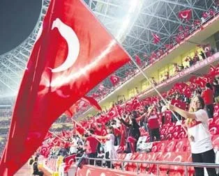 Hazırlık maçlarında bayrakla sahaya
