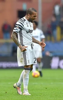 Dani Alves'in ayağı kırıldı
