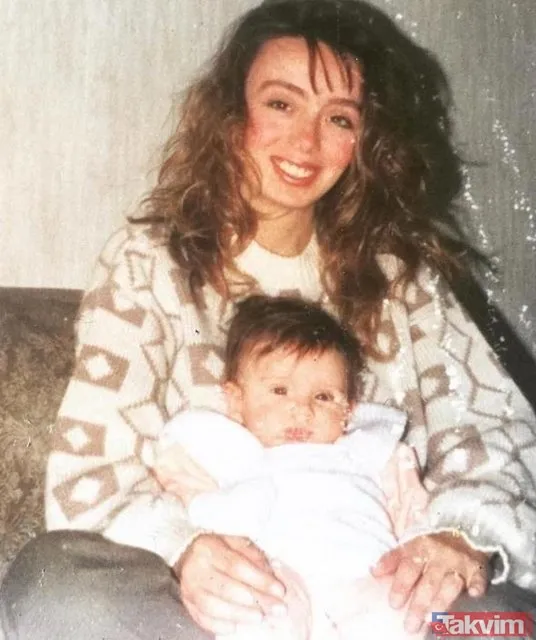 Gizem Karaca Ve Annesi