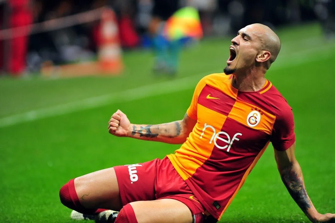 Dünya devi Maicon'a kancayı taktı