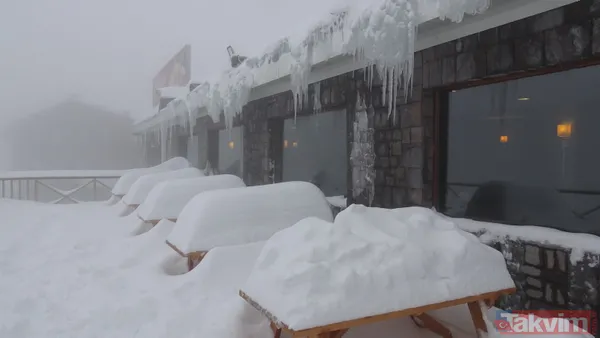 Uludağ'da araçlar kar altında kayboldu! Sürücüler jandarmadan yardım istedi - 10