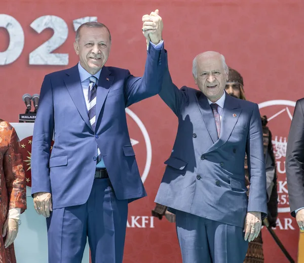 son-dakika-baskan-recep-tayyip-erdogan-malazgirtten-seslendi-soz-veriyoruz-yolumuzun-kesilmesine-riza-gostermeyecegiz-1629971680898.jpg SON DAKİKA: Başkan Recep Tayyip Erdoğan Malazgirt'ten seslendi: Söz veriyoruz yolumuzun kesilmesine rıza göstermeyeceğiz-3