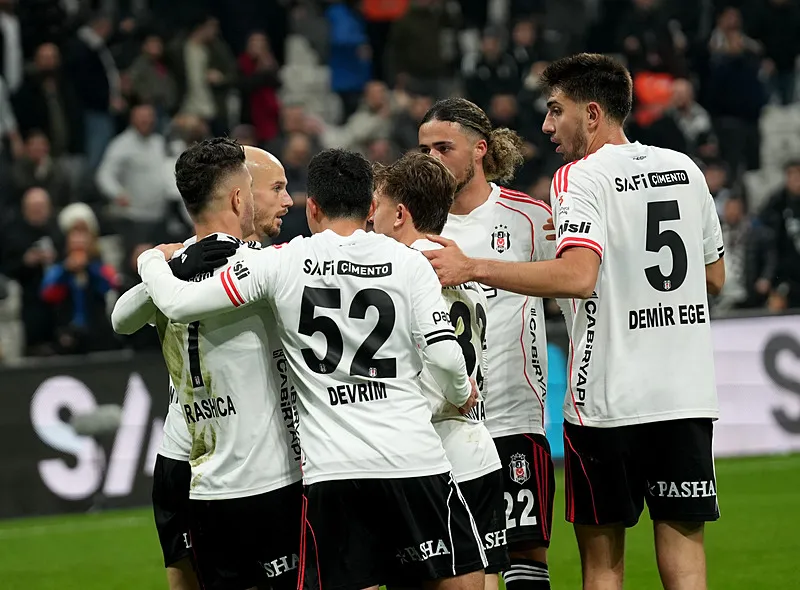 Beşiktaş'ın yıldızına Rizespor maçı sonrası olay sözler! "Banka soyguncusu gibi" - 11