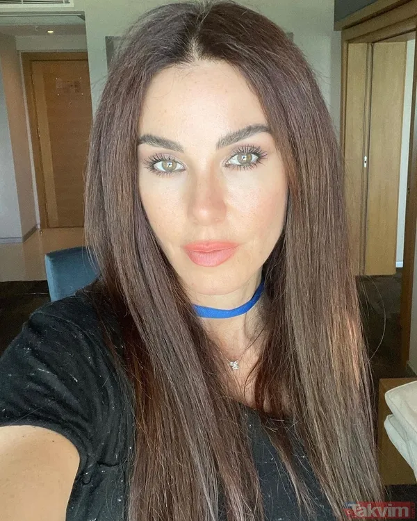 50’lik Defne Samyeli leopar desenli bikinisiyle denizden salına salına çıktı! Deren Talu’dan yorum gecikmedi! Yakın çekim yayınlayan Defne... - 2