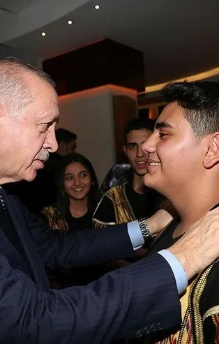 Başkan Erdoğan gençlerin 'darbuka şov'unu izledi