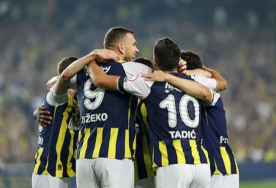 2-rade-krunic-harekati-fenerbahce-sezon-basinda-alamadigi-yildiz-oyuncu-icin-yeniden-atakta-1699993667831.jpeg