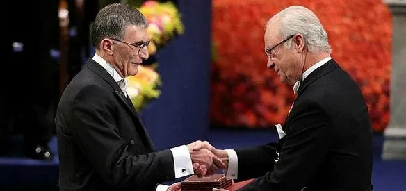 TBMM Genel Kurulunda, AK Parti, CHP, HDP ve MHP grup başkanvekilleri, Nobel Kimya Ödülü alan Türk bilim adamı Prof. Dr. Aziz Sancar'ı kutladı.