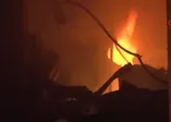 İzmir'de çıkan yangın sonrası iki fabrika kullanılamaz hale geldi (Video)