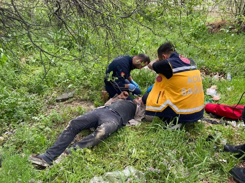 bursada-korku-dolu-anlar-alevlerin-arasindan-kalan-isci-boyle-kurtarildi-1775134025427.jpeg Bursa'da korku dolu anlar: Alevlerin arasından kalan işçi böyle kurtarıldı-5