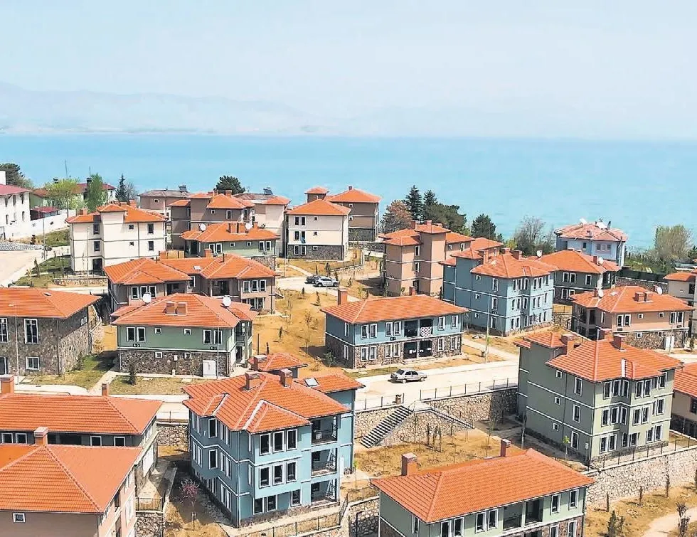 Felaketin yaraları sarılıyor