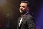 Alişan’dan deniz ortasında duygusal paylaşım! Oğlu Burak’la tatil pozları ilgi gördü: "Bizim yaştakiler bilir bu hareketleri"