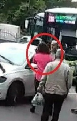 Lüks aracından inen kadın sürücü hemcinsine dehşeti yaşattı: Küfür ve hakaretlerle saldırdı!