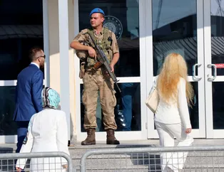 Adnan Oktar'a kediciklerden destek