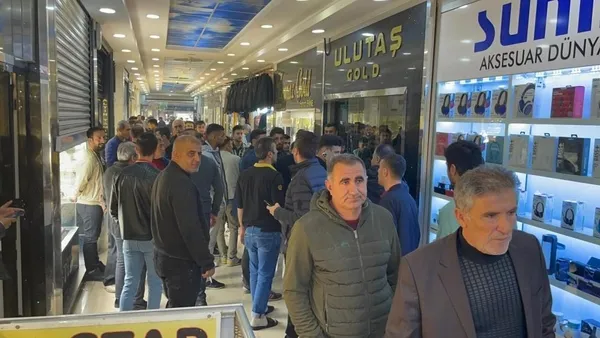 kuyumcudan-milyonluk-vurgun-binlerce-vatandasi-dolandirip-kayiplara-karisti-1667830511963.jpeg Kuyumcudan milyonluk vurgun: Binlerce vatandaşı dolandırıp kayıplara karıştı-3