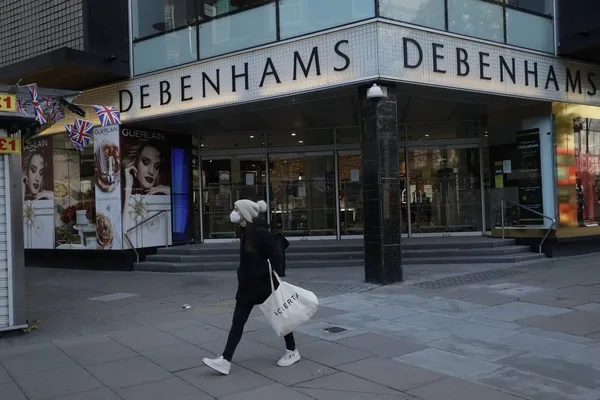 ingilterenin-242-yillik-dev-perakende-zinciri-debenhams-magazalarini-kapatiyor-1620229142675.jpeg İngiltere'nin 242 yıllık dev perakende zinciri Debenhams, mağazalarını kapatıyor-4
