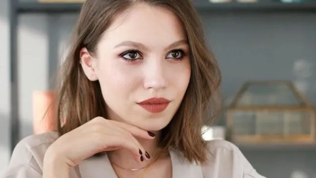 Duygu Özaslan ateş kırmızı mini elbisesiyle frikik verdi yok artık! Bikinili fotoğrafları olay olan Duygu Özaslan öyle pozlar verdi ki...-2