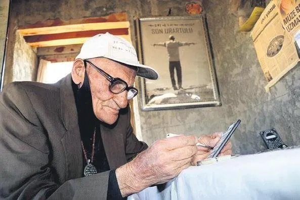 Vanlı Mehmet Dede, Urartu Uygarlığı'na ait kalede 58 yıl önce bekçi oldu:  Urartuca'yı okuyup yazan kişi olmayı başardı - Takvim